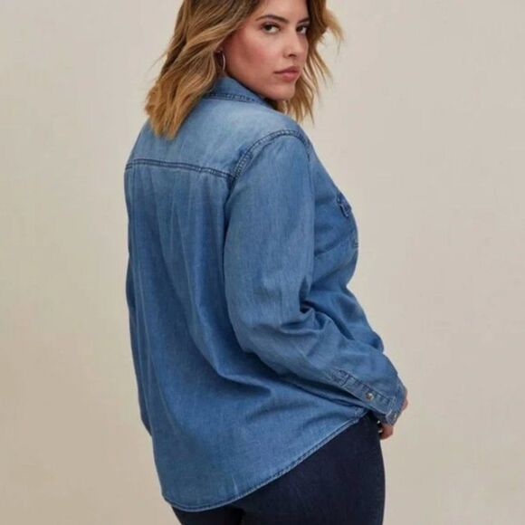 Torrid Top Chambray Taylor Medium Wash Denim Button-Down Shirt Sz 2X - Picture 2 of 13